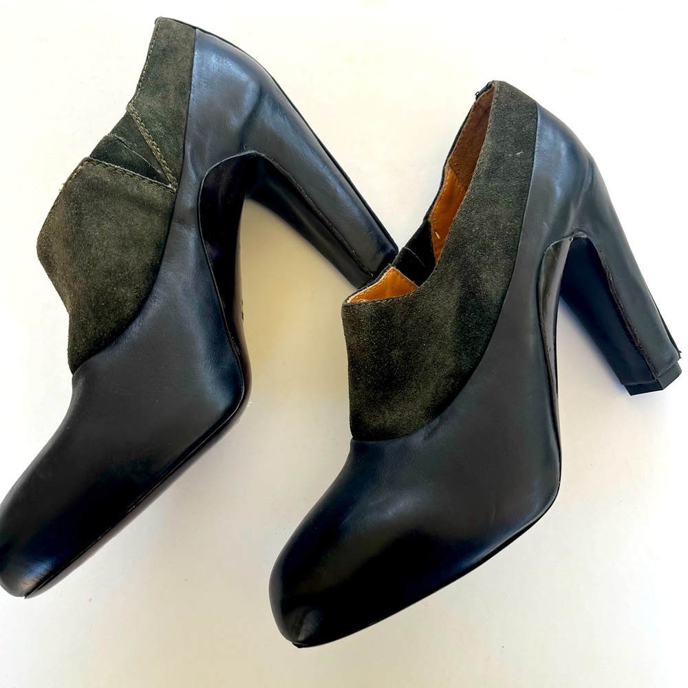 VINCE Leather Pumps
Women's Size: 6